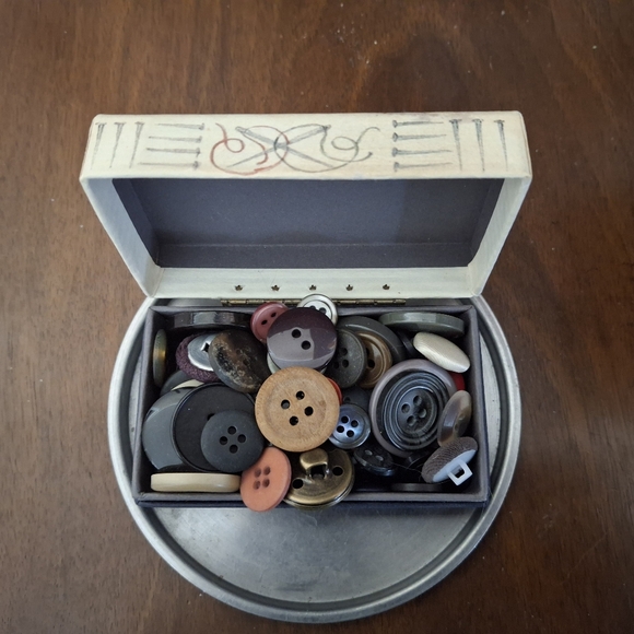 Vintage Button Box & Button Collection - Picture 2 of 5